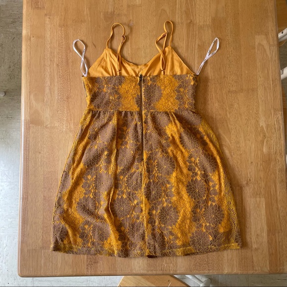 Floral lace dress - Picture 2 of 9